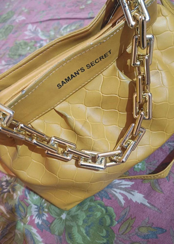 Sling Bag With Beutiful Chain Design 💛💛