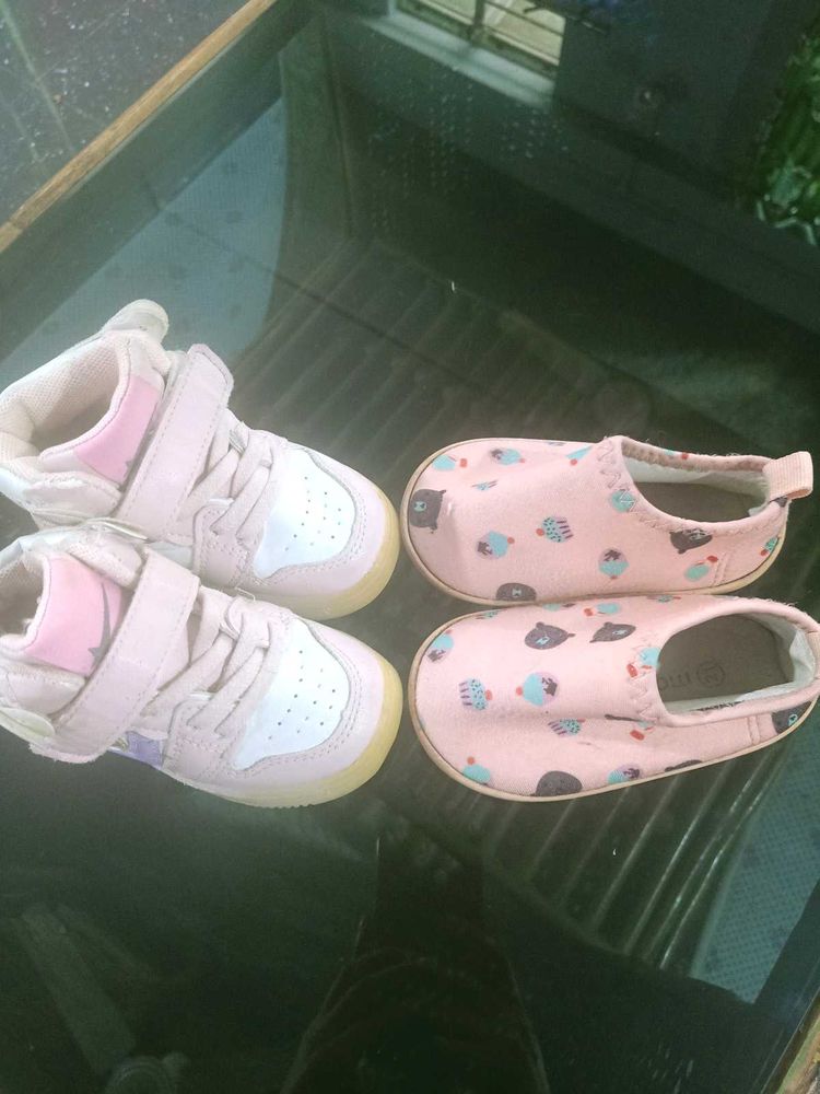 Girls size 5 shoes