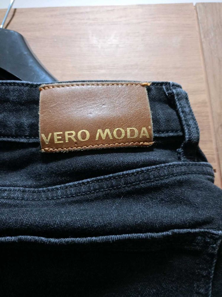 Vero Moda Bootcut Jeans👖With Button Detailing