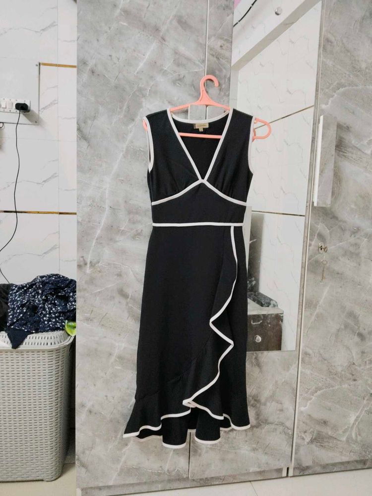 Chic Black Midi Dress