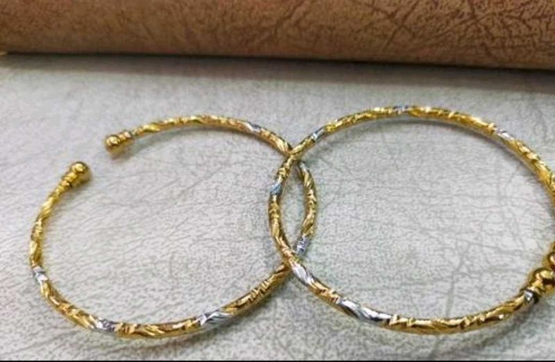 Gold Tone Bangle Set