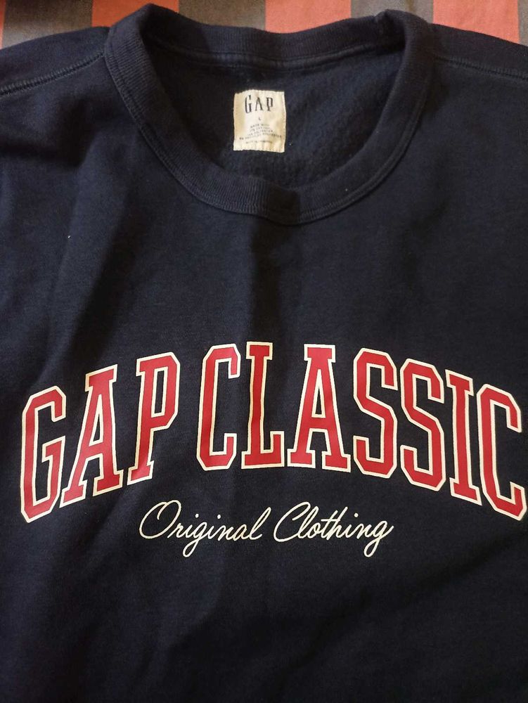 GAP Classic Crewneck Sweatshirt