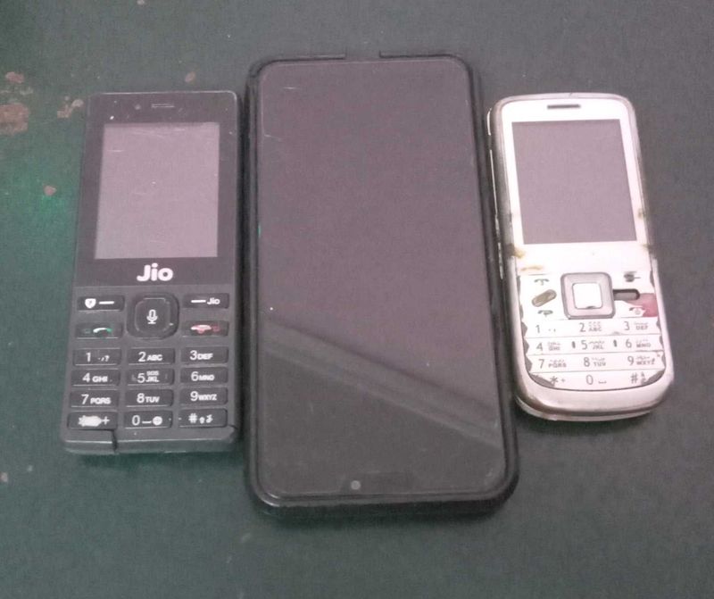 3 Mobiles