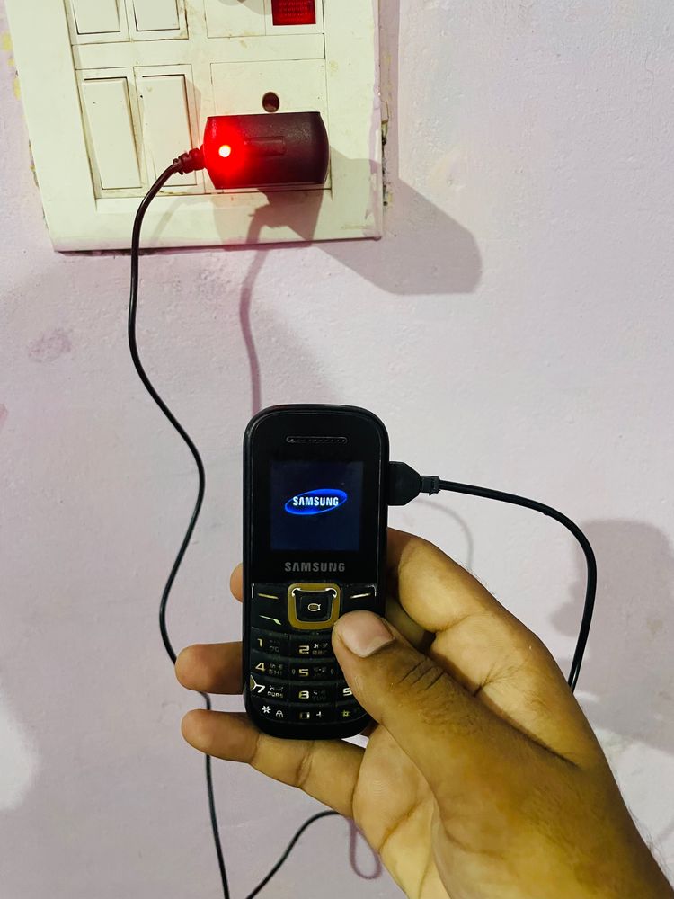 Samsung Keypad Phone With 7 Days Battery ,, Only In Cash Available No Coin Accepted ,,500 Rupees Accepted Backup