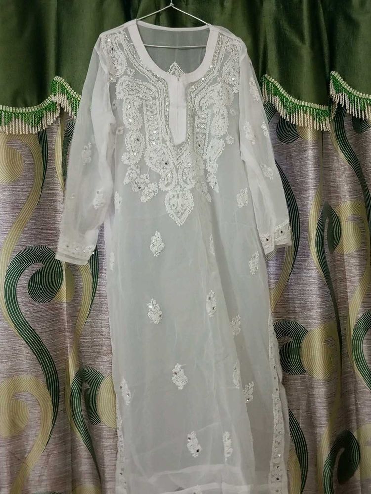 New White Embroidered Chikankari Kurta