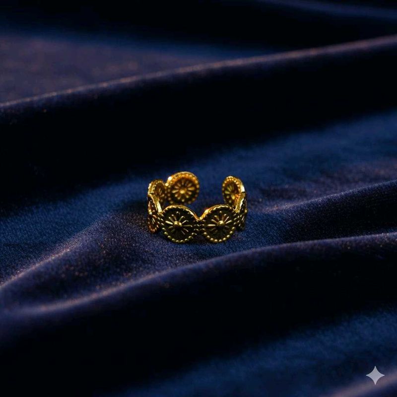 Gold Flower Pattern Ring
