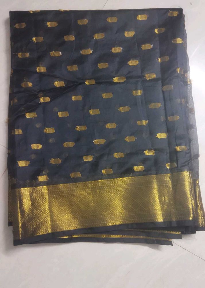 Elegant Black &amp; Gold Saree