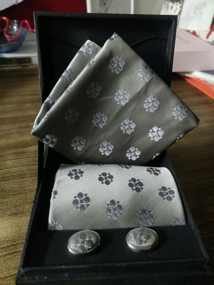 Tie And Cufflinks Set