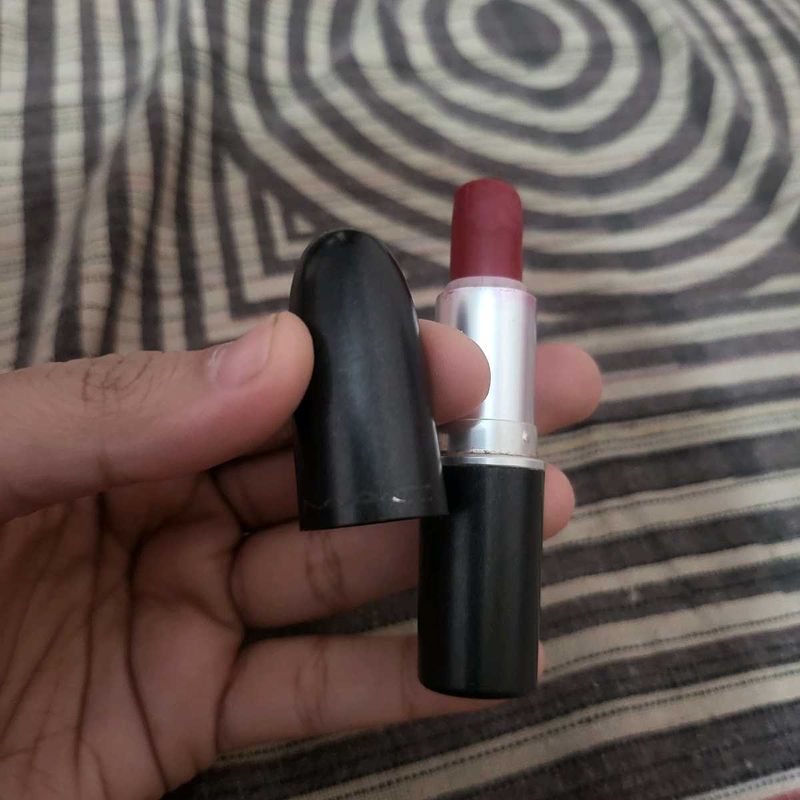 MAC Lipstick - Ruby woo