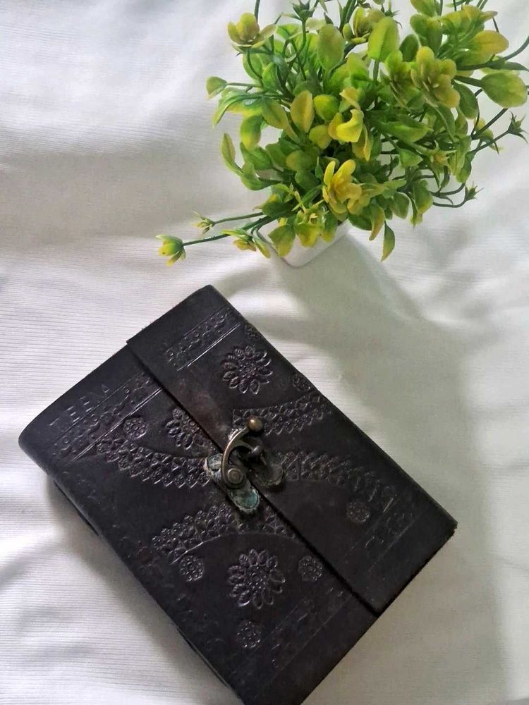 Antique Drawing Notebook 📝