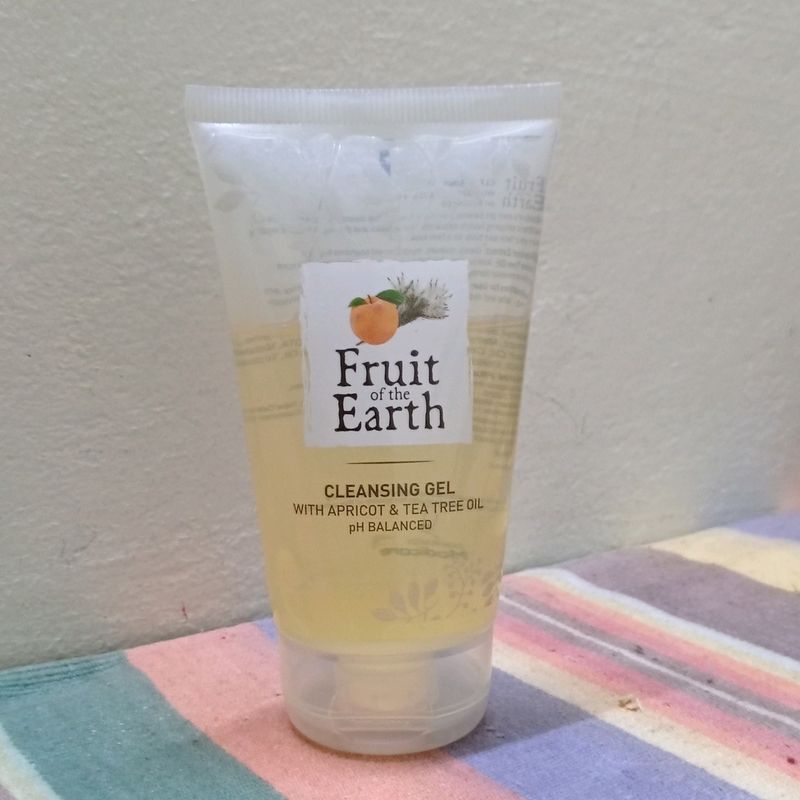 Fruit Of The Earth Cleansing Gel/facewash - With apricot &amp; Tea Tree Oil ,pH Balanced. Good for Oily &amp; Combination Skin Types.(150 ml)