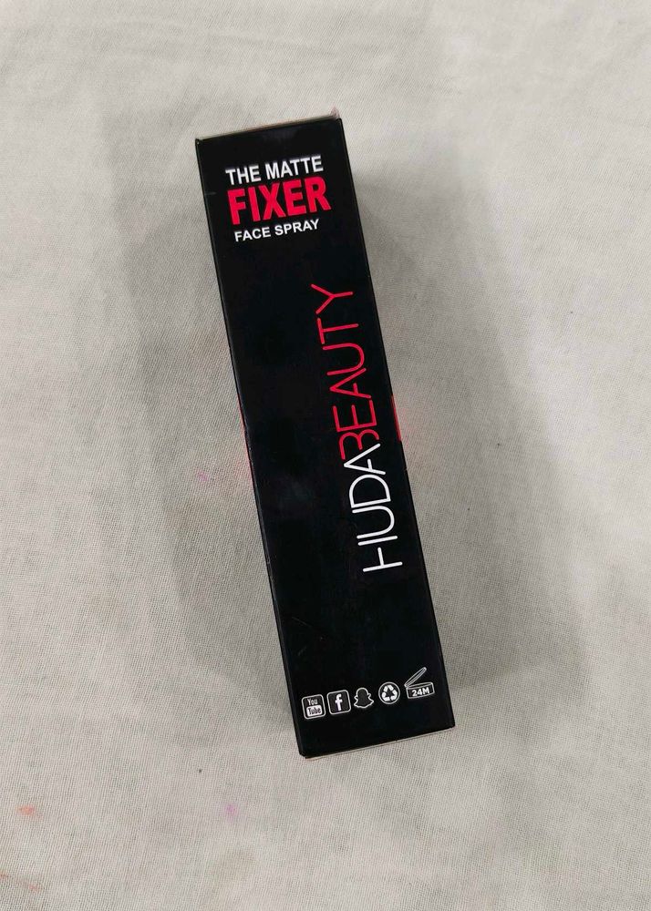 Huda beauty makeup fixer spray