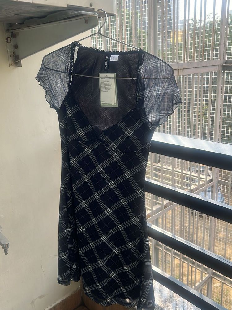 H&amp;M New Cute Plaid Mini Dress XS size