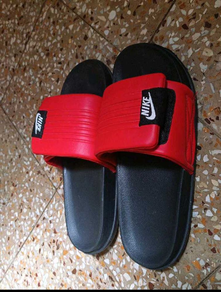 Nike Slides - Red &amp; Black