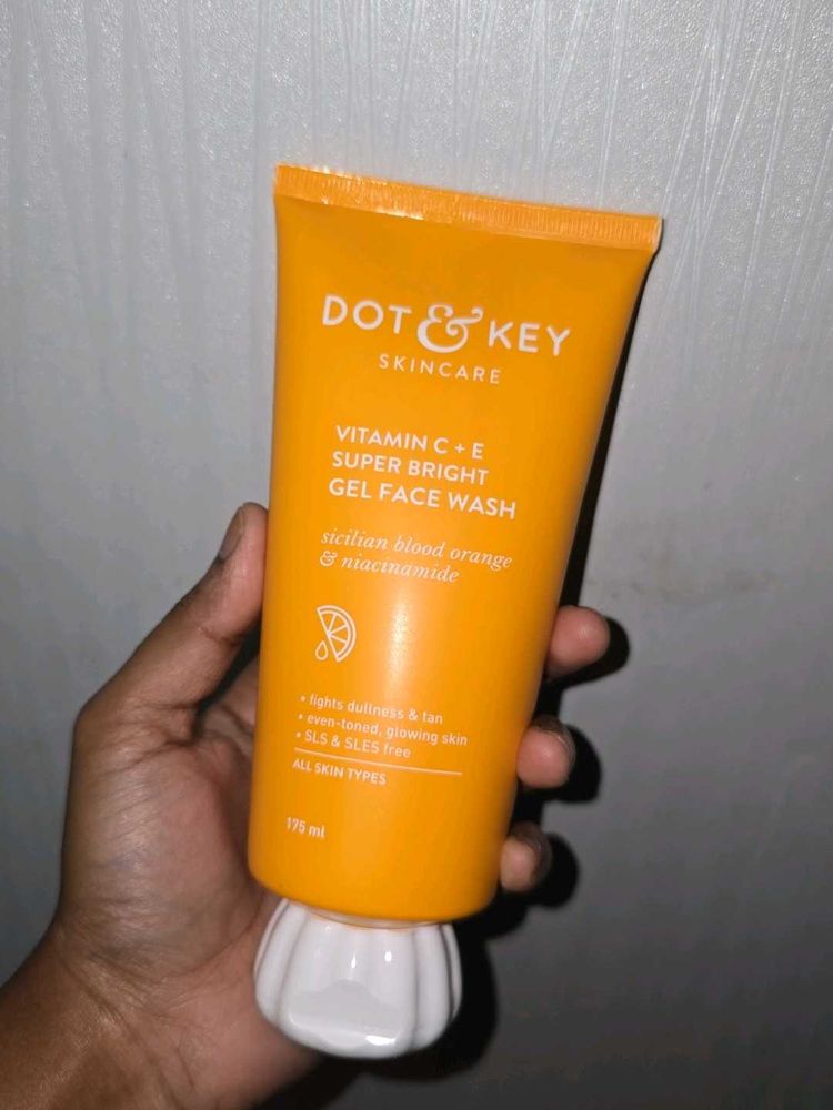 Dot &amp; Key Face Wash