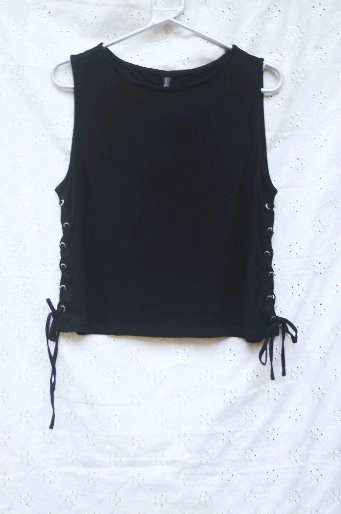 SLEEVELESS TOP