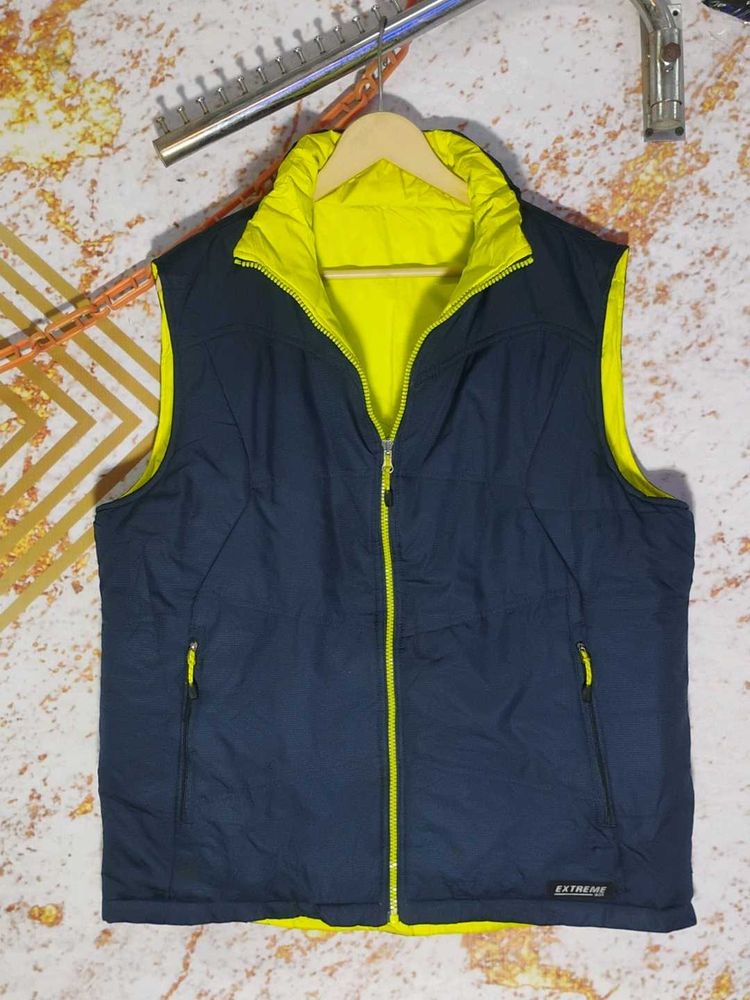 Sleeveless half jackets