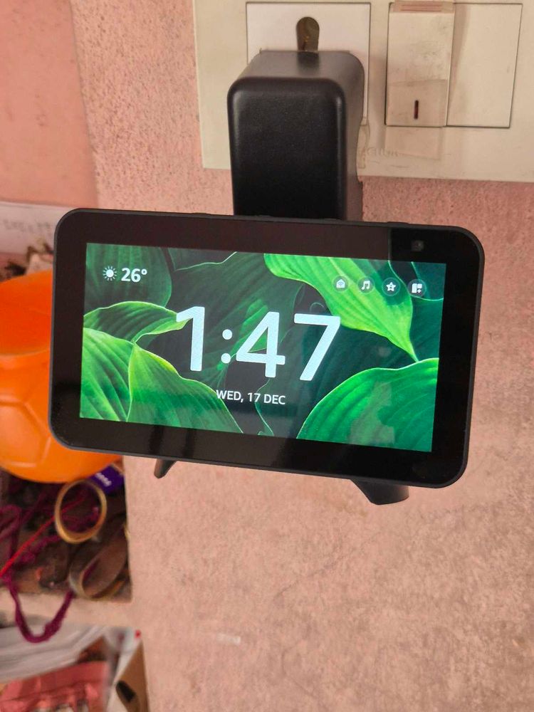 Amazon Echo Show 5 (2nd Generation) like new