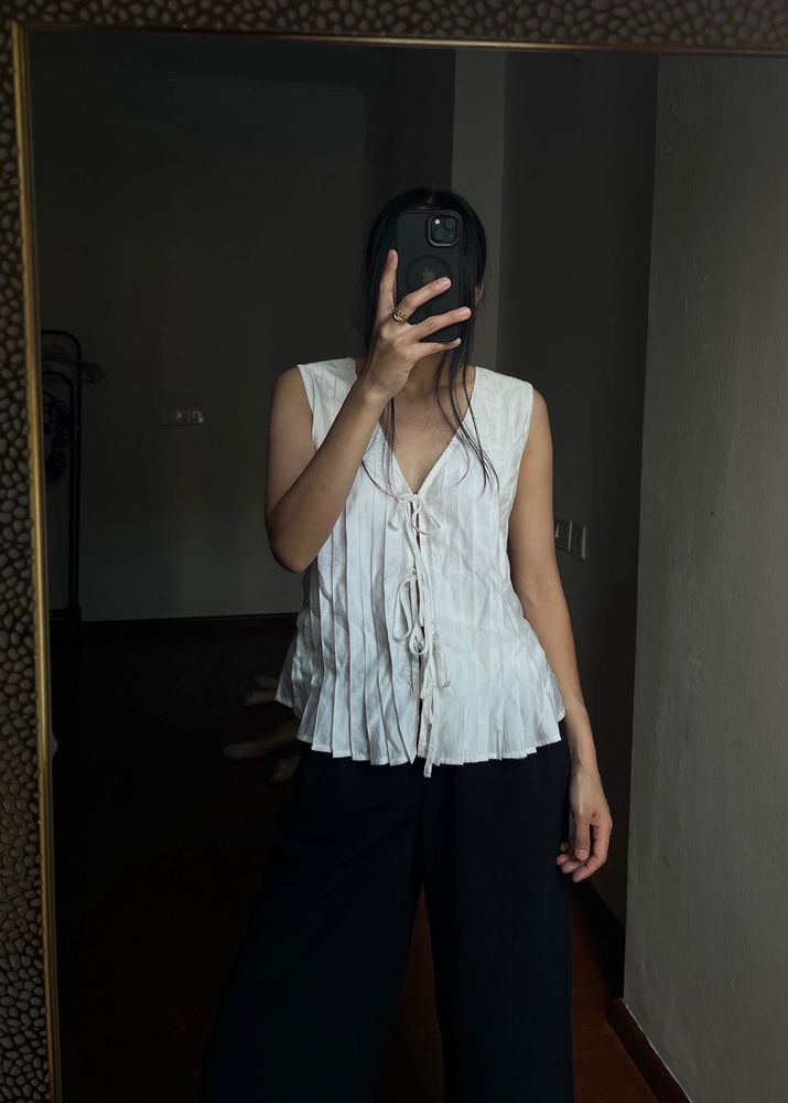NEW LOOK White Pleated Tie Front Sleeveless Top