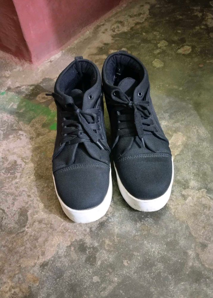 Woman Black Sneakers UK 6&amp;7 Can Also Buy