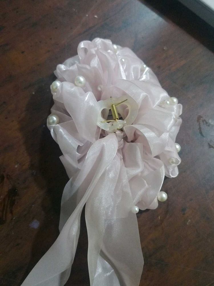 Pearl Hair Claw Clip