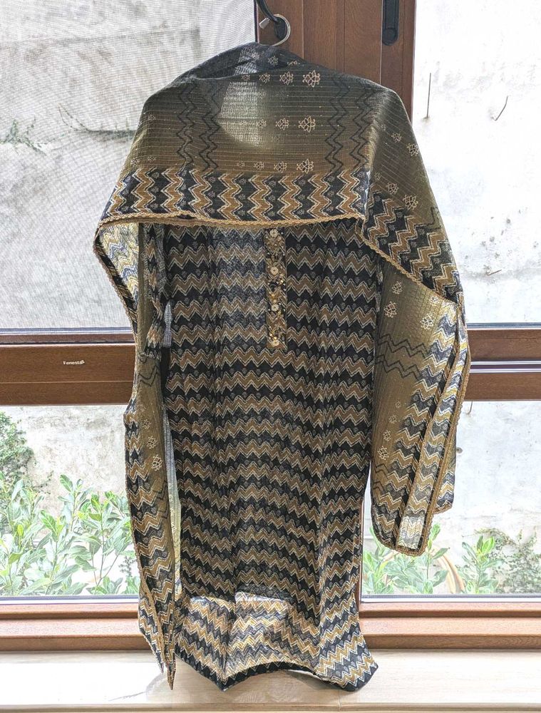 Elegant Kurta with Dupatta in shades of Green.