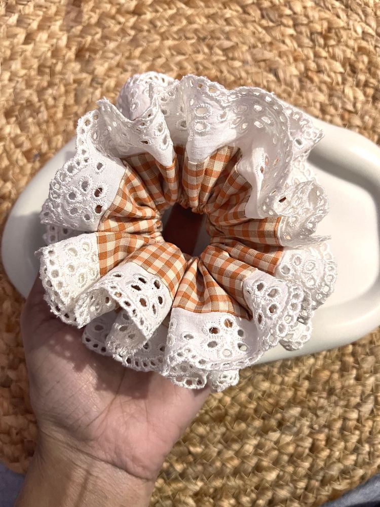 double layerd scrunchie