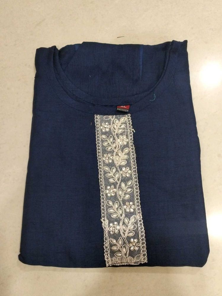 Elegant Navy Blue Tunic with Lace Detail