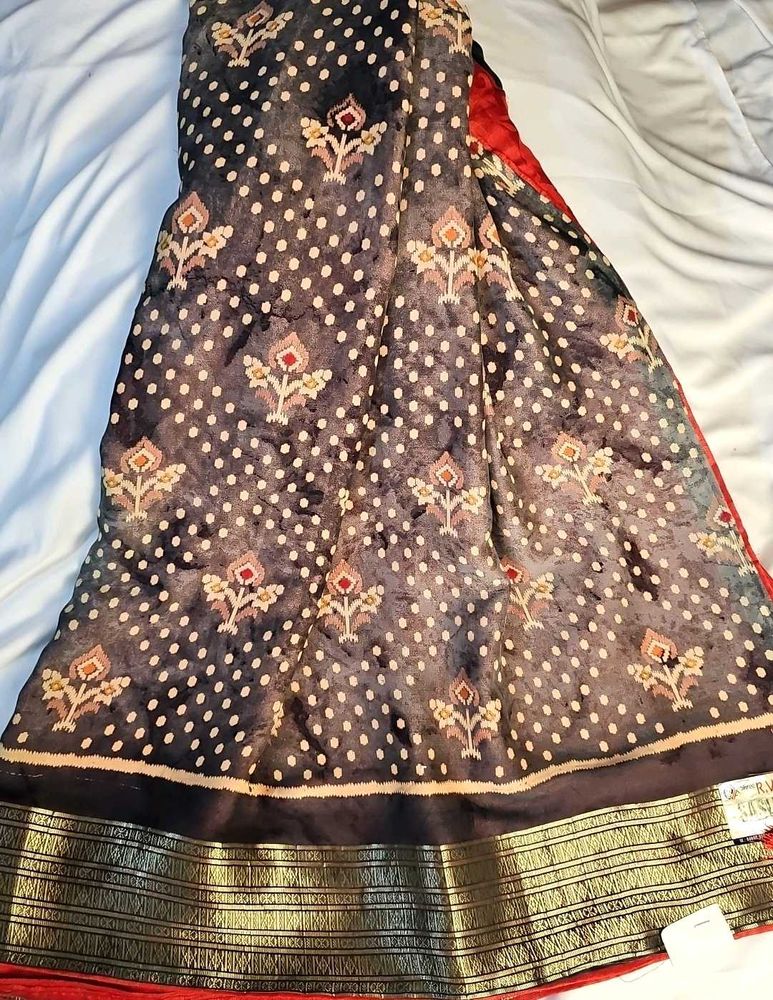 Elegant Printed Saree Gray and red (with blouse)