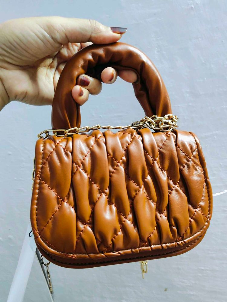 DRESSBERRY SLING BAG