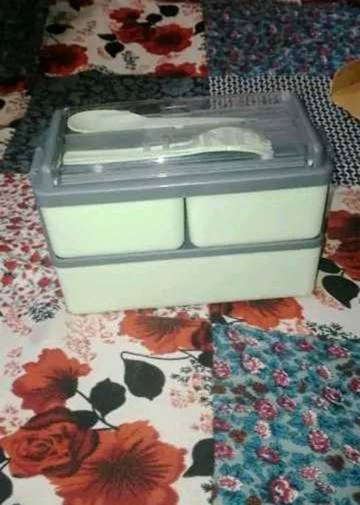 Stackable 2-Tier Lunchbox with Cutlery