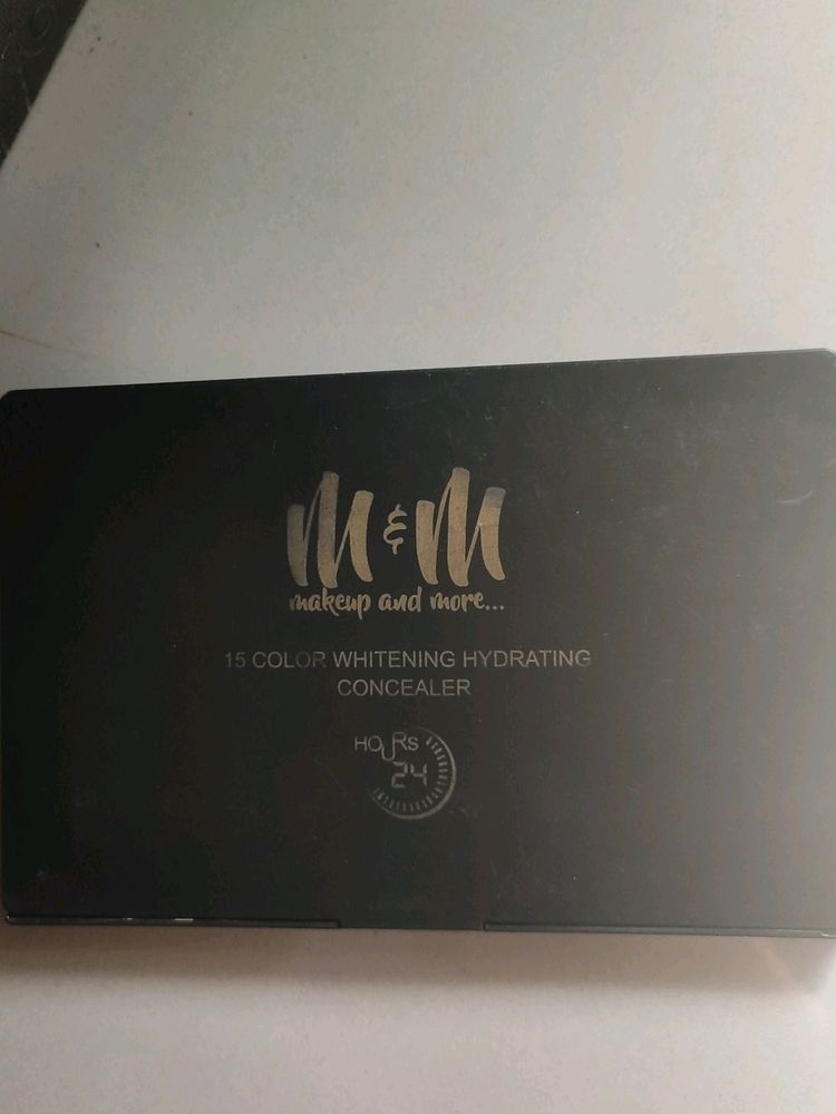 M&amp;M Hydrating Cancealer Pallette