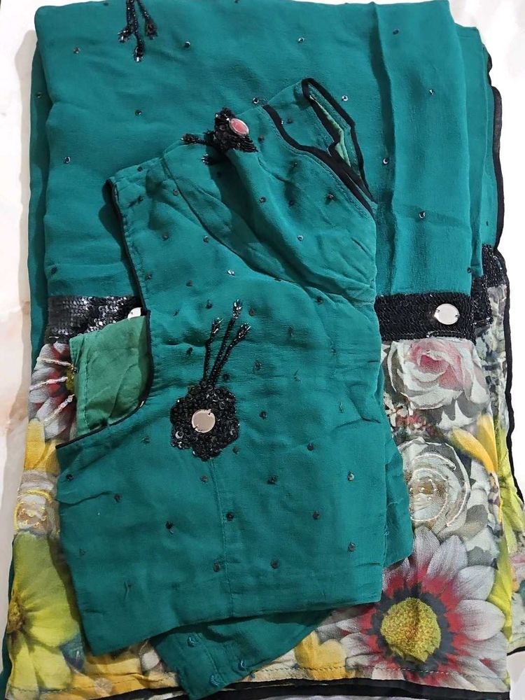 Elegant Floral Saree With Blouse