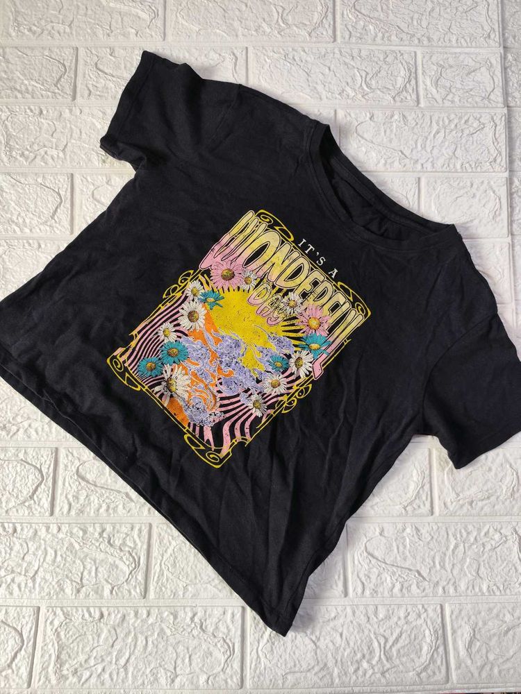 Wonderful Day Graphic Crop Tee