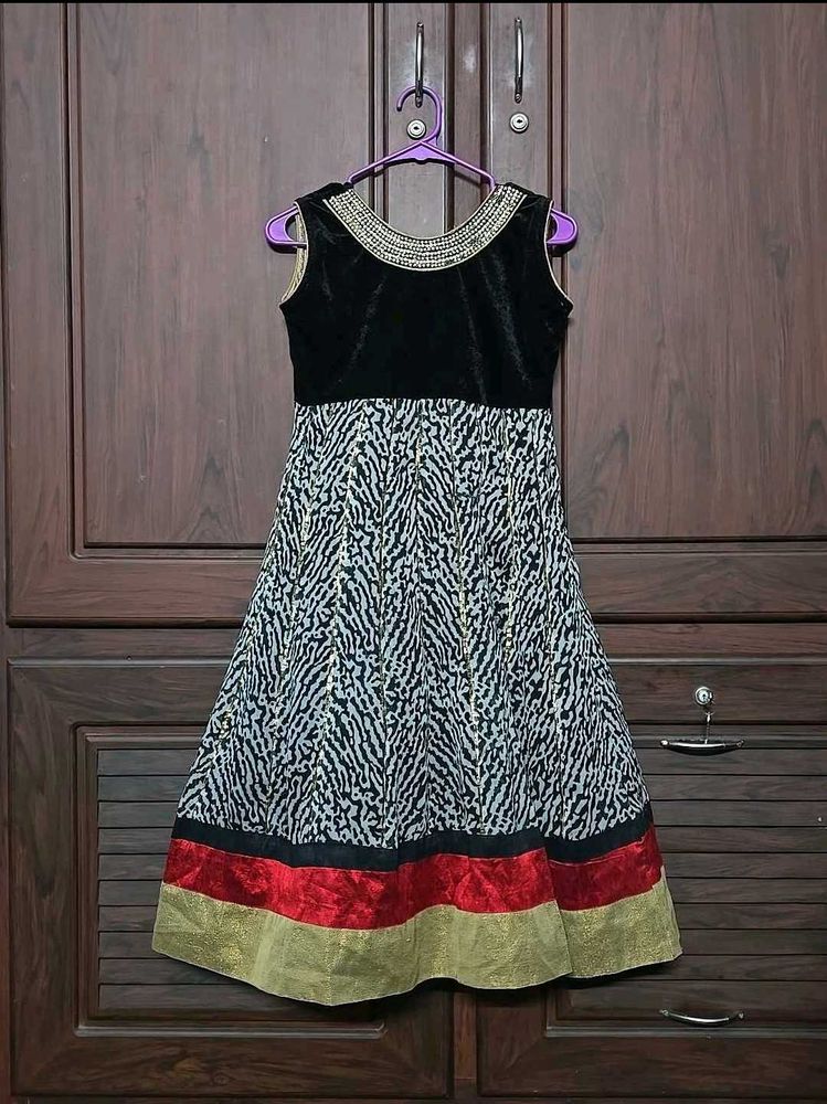 Anarkali With Shawl And Kurtha