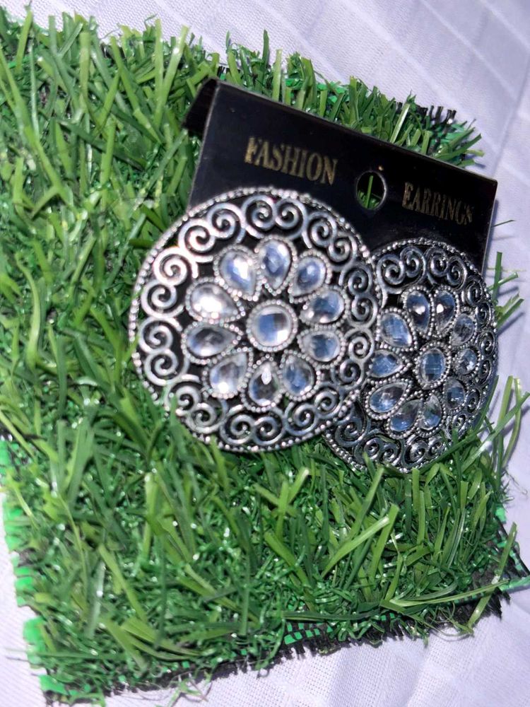 Trendy Kundan Work Earrings