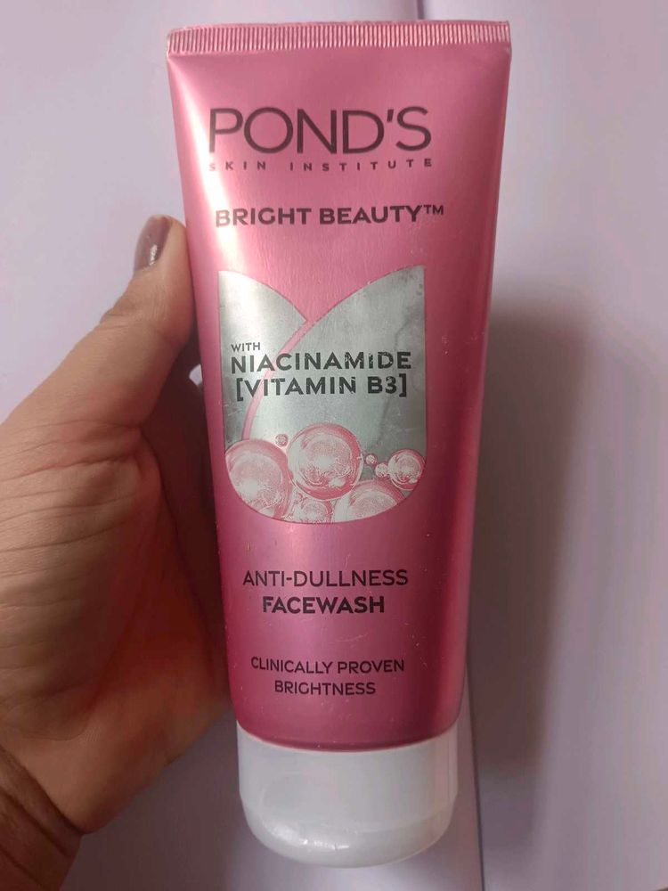 Pond&#39;s Bright Beauty Facewash