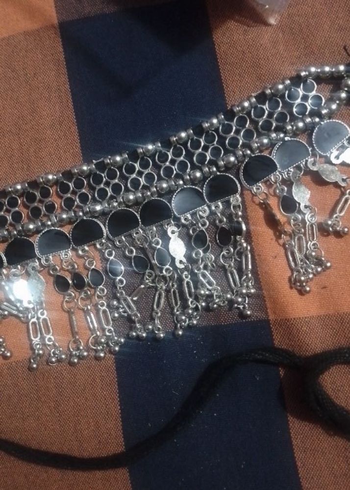 Elegant Silver-Tone Choker Necklace