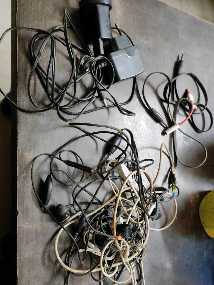 Charges, Earphones 🎧