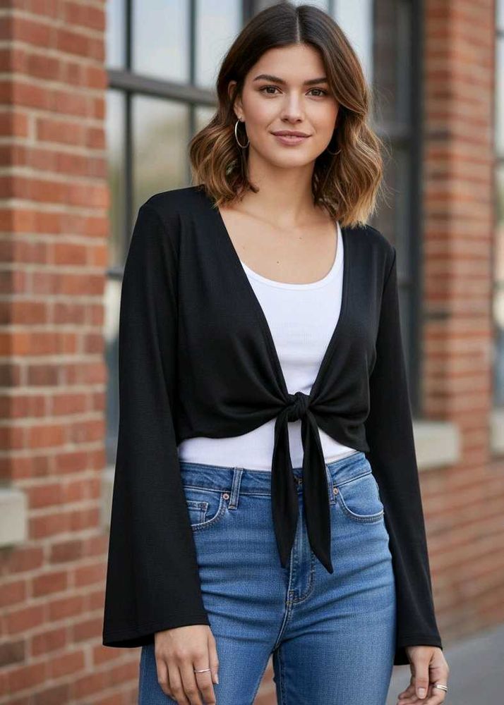 🎀Black Tie-front Crop Top