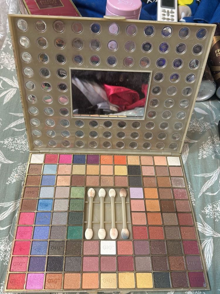 Cameleon Eyeshadow Palette