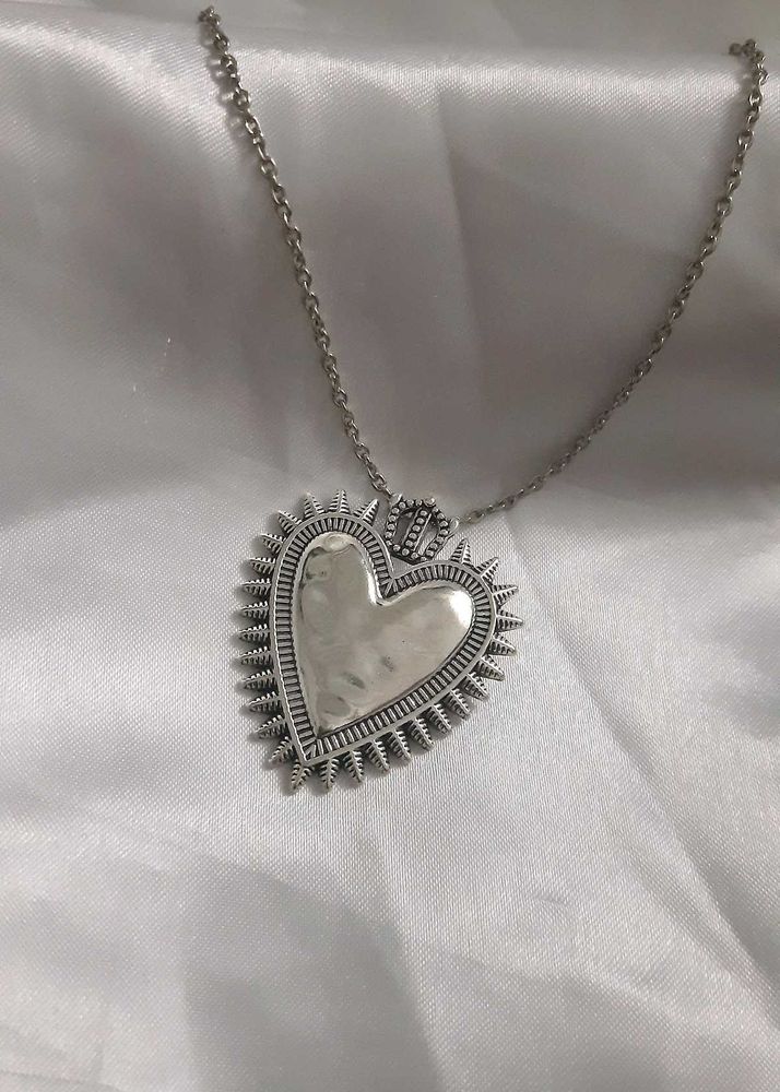 Trendy Gothic Sacred Heart Necklace