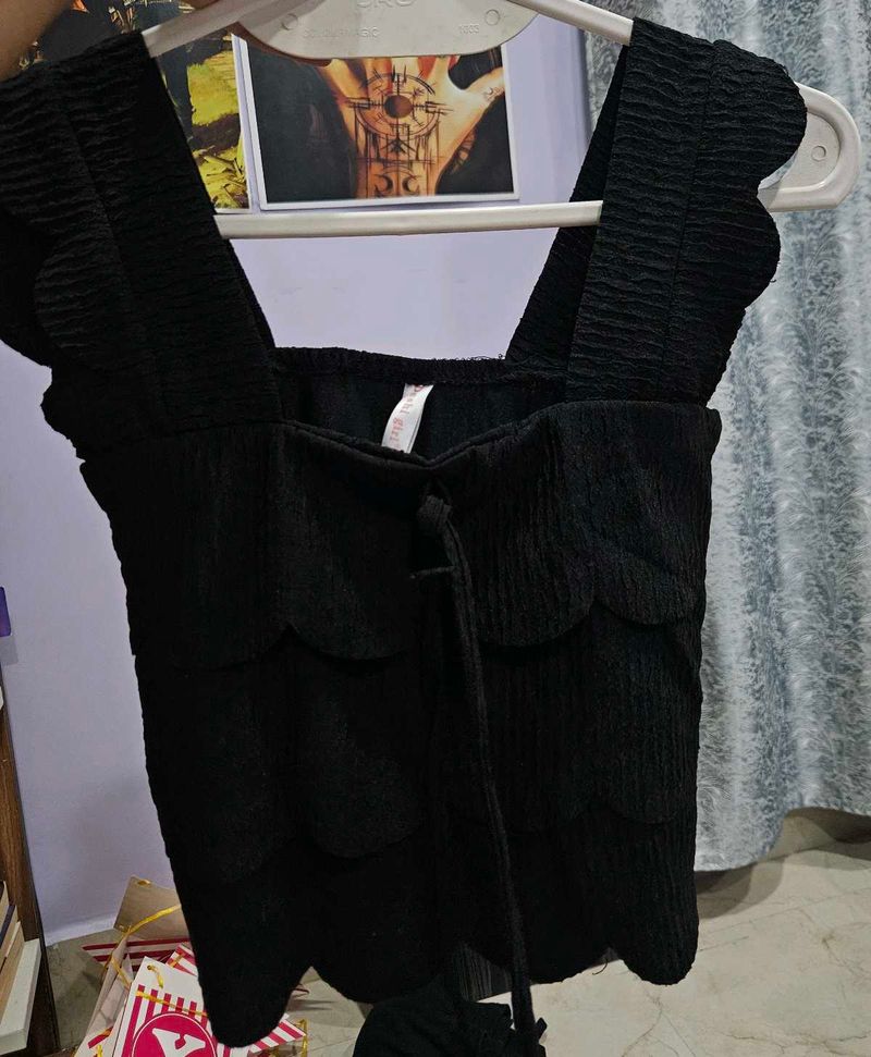 Black Scallop Crop Top
