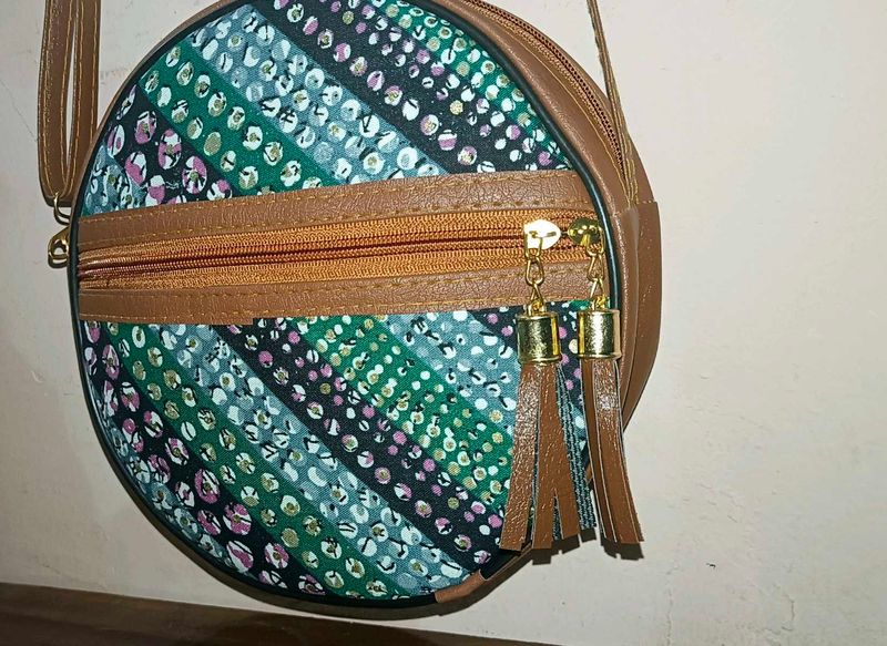 Round Sling Bag - New