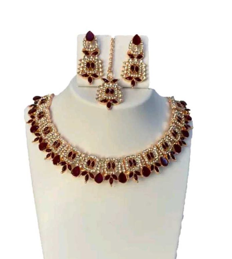 Elegant Necklace Set