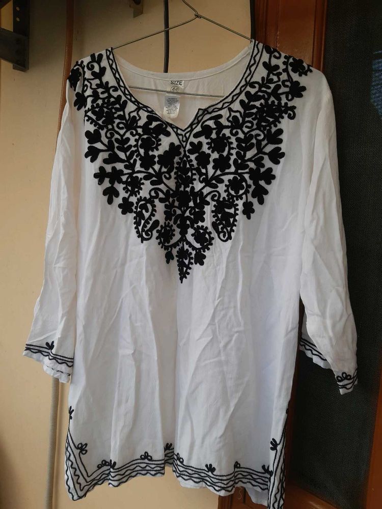 Black embroidery white chikankari tunic 💕