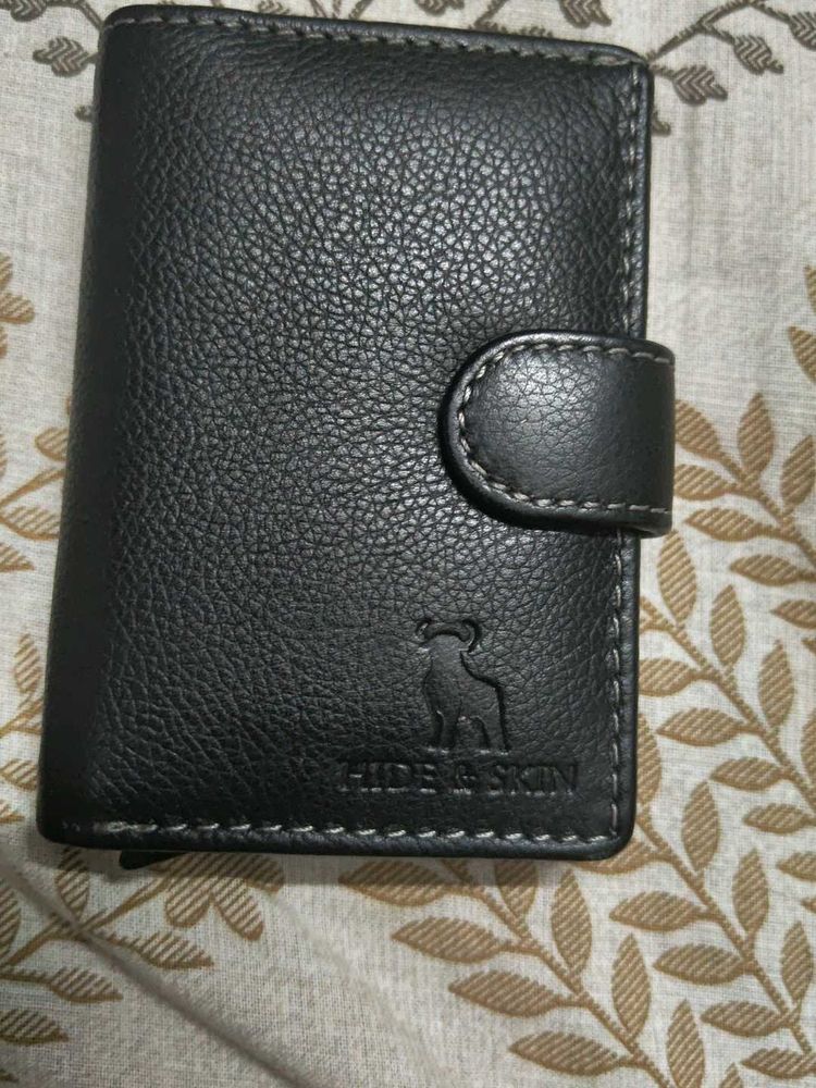 Hide &amp; Skin Black Leather Wallet
