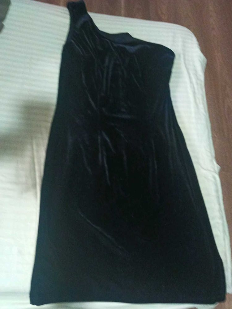 Chic One-Shoulder Dress