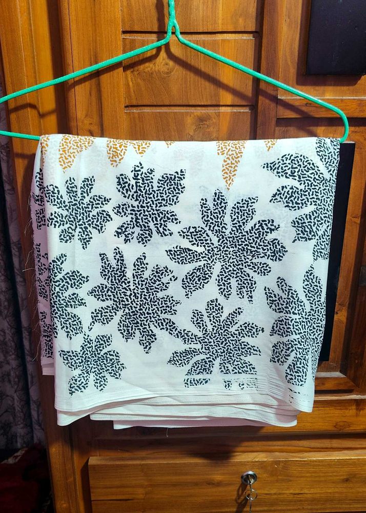 ✨ Elegant Off-White Foreign Saree – Black &amp; Gold