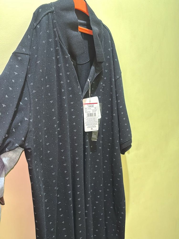 Like New T-shirt In Black Colour